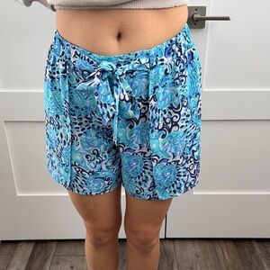 Lilly Pulitzer Blue & Aqua Floral Aquatic Wrap Style Shorts Size 4 5” Inseam